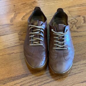 Clark’s Leather Size 8.5 tan sneakers